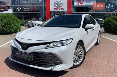 Седан Toyota Camry 2019 в Хмельницькому