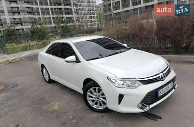 Седан Toyota Camry 2015 в Киеве