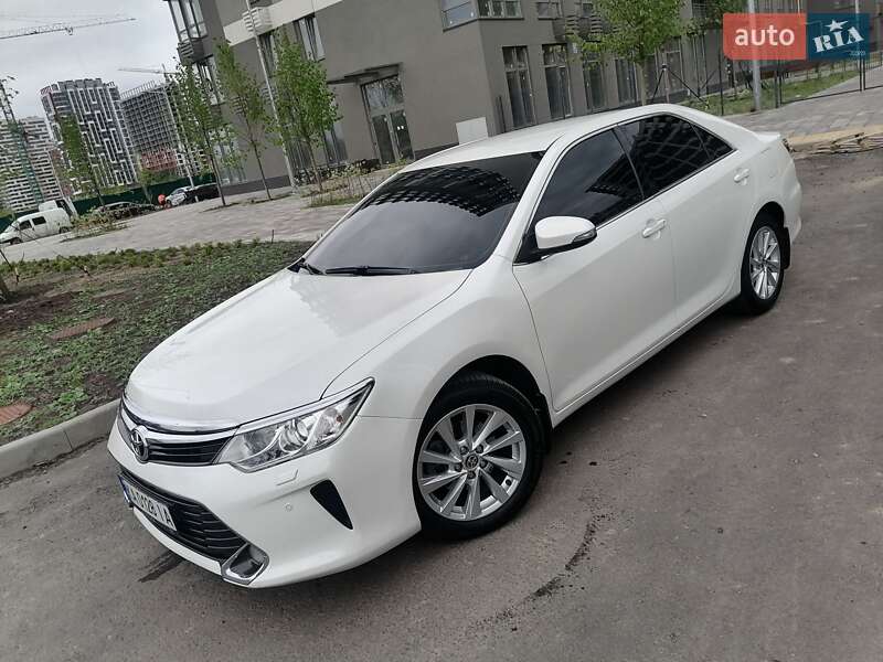 Toyota Camry 2015