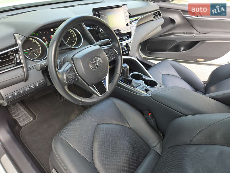 Седан Toyota Camry 2021 в Снятині