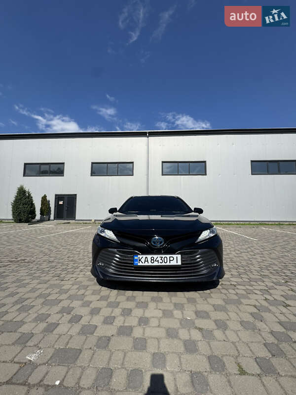 Седан Toyota Camry 2019 в Ивано-Франковске