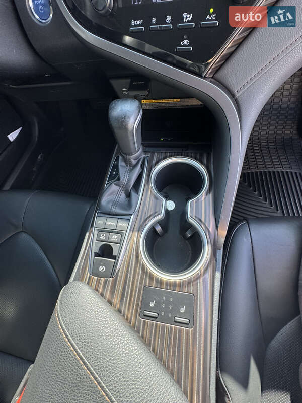 Седан Toyota Camry 2019 в Ивано-Франковске