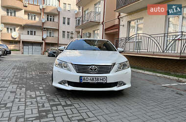 Седан Toyota Camry 2012 в Ужгороді