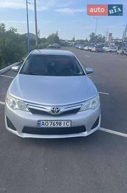 Седан Toyota Camry 2012 в Ужгороде
