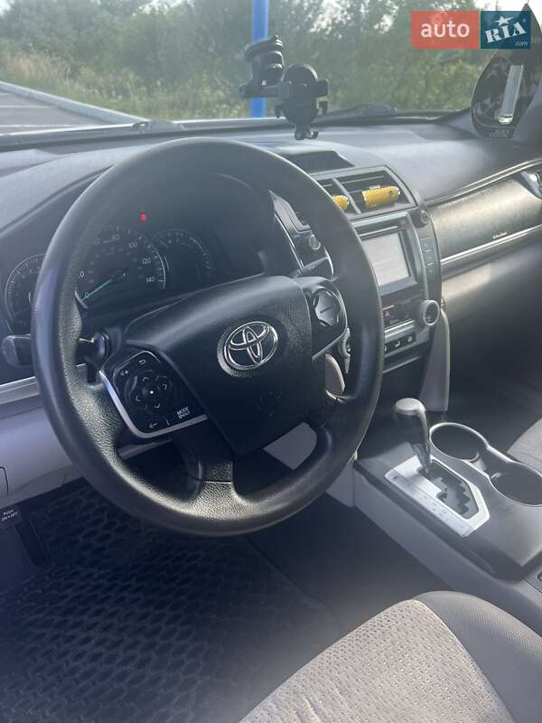 Седан Toyota Camry 2012 в Ужгороді