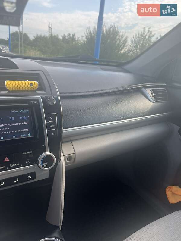 Седан Toyota Camry 2012 в Ужгороді