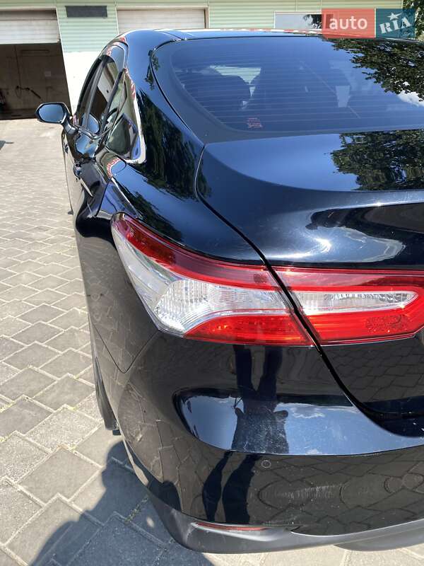 Седан Toyota Camry 2019 в Николаеве