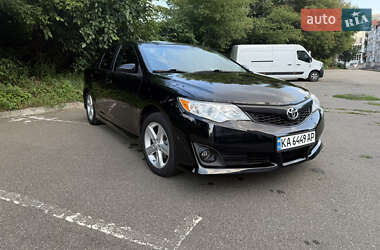 Седан Toyota Camry 2014 в Киеве