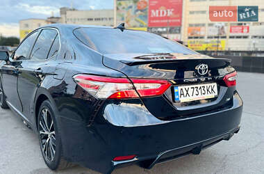 Седан Toyota Camry 2018 в Харькове