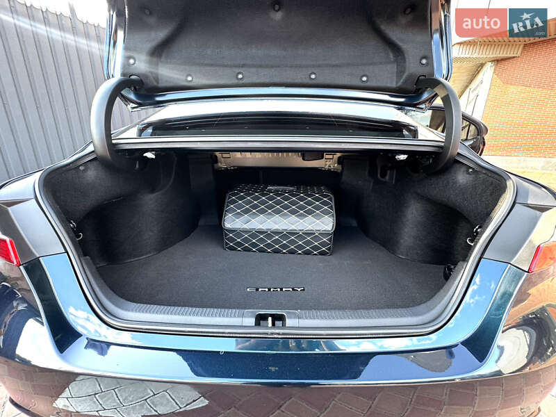 Седан Toyota Camry 2019 в Одесі