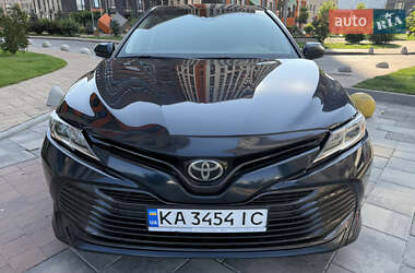 Седан Toyota Camry 2018 в Києві