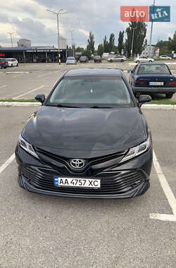 Седан Toyota Camry 2019 в Києві