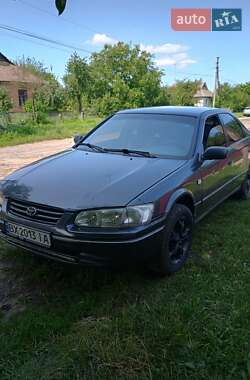 Седан Toyota Camry 2000 в Хмельницком
