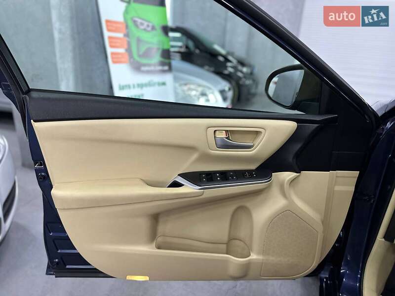 Седан Toyota Camry 2015 в Каменском
