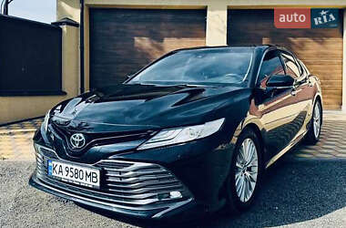 Седан Toyota Camry 2018 в Києві