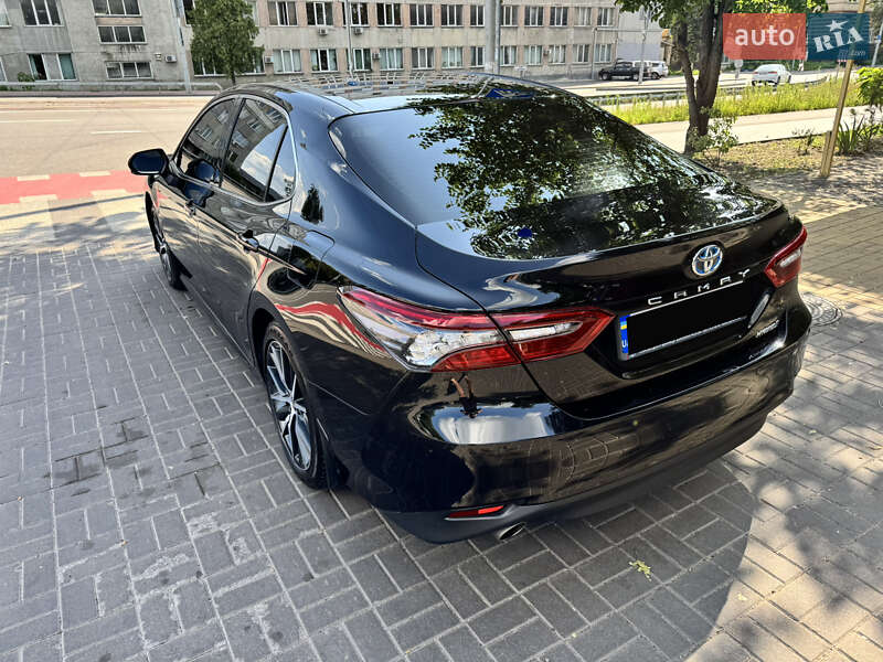 Седан Toyota Camry 2021 в Києві