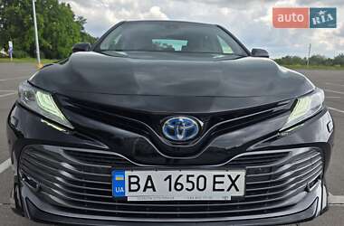 Седан Toyota Camry 2019 в Кропивницькому