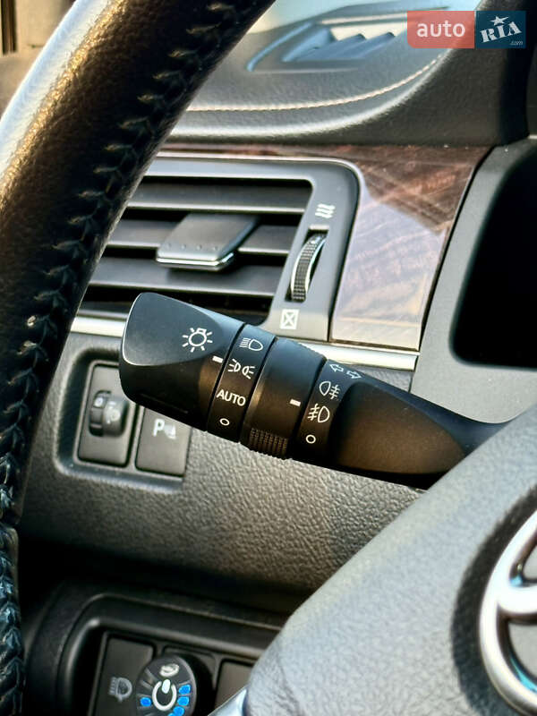 Седан Toyota Camry 2016 в Харкові