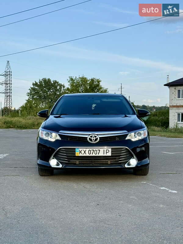 Седан Toyota Camry 2016 в Харкові