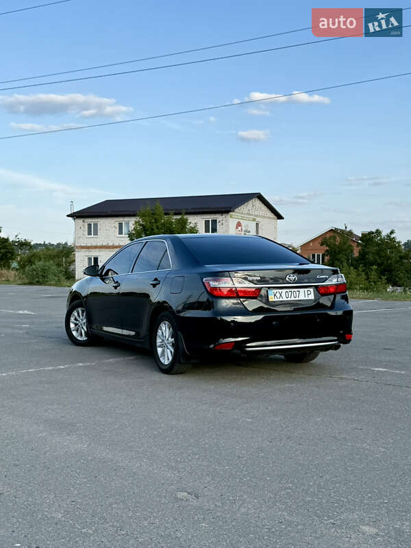 Седан Toyota Camry 2016 в Харкові