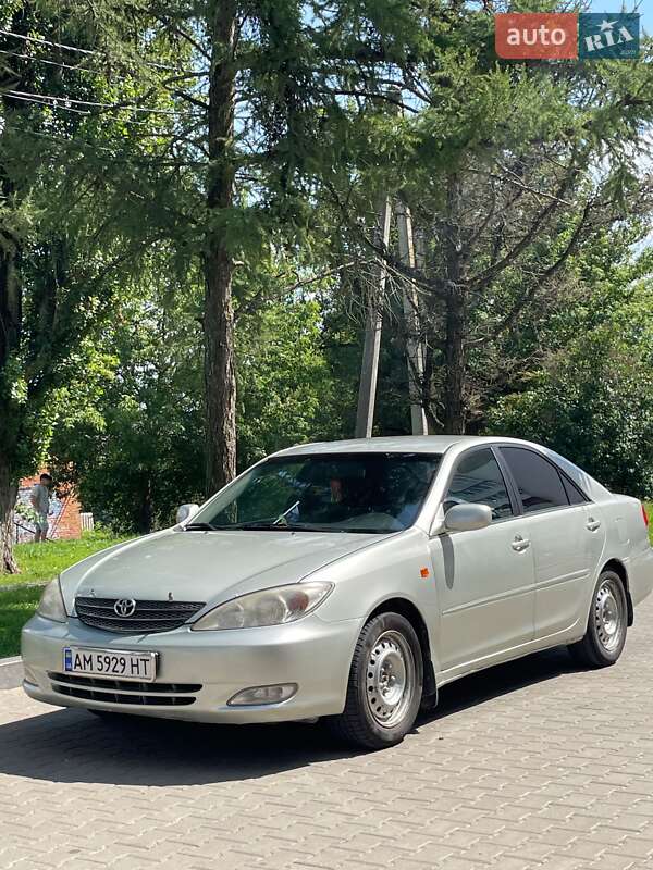 Седан Toyota Camry 2002 в Звягелі