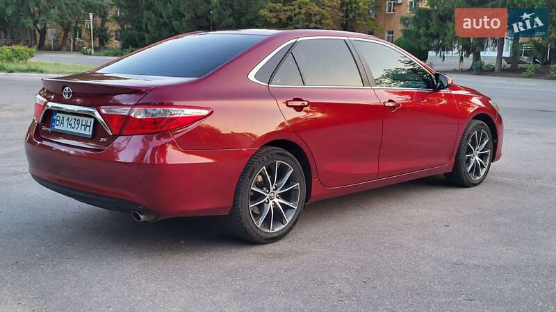 Седан Toyota Camry 2015 в Желтых Водах