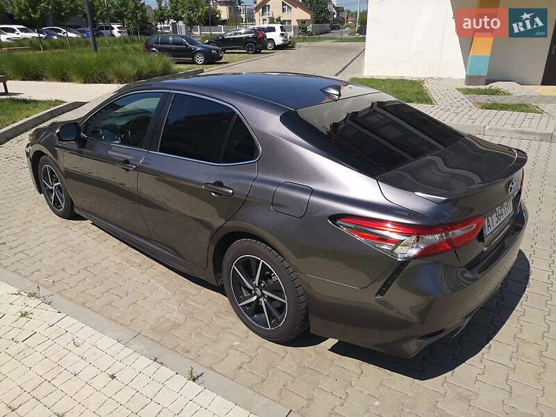 Седан Toyota Camry 2019 в Ивано-Франковске