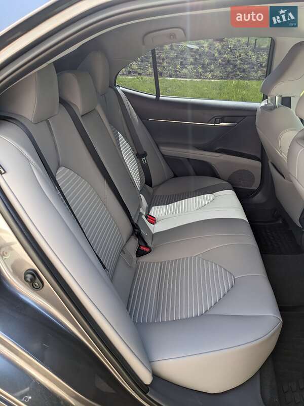 Седан Toyota Camry 2019 в Ивано-Франковске