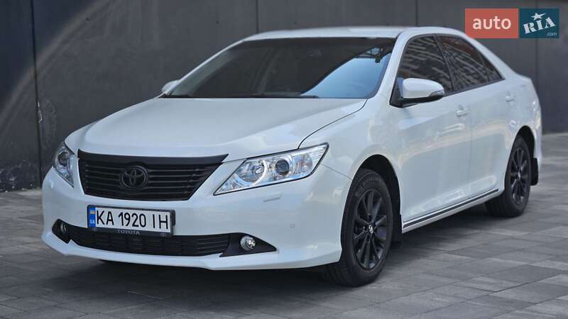 Седан Toyota Camry 2013 в Києві