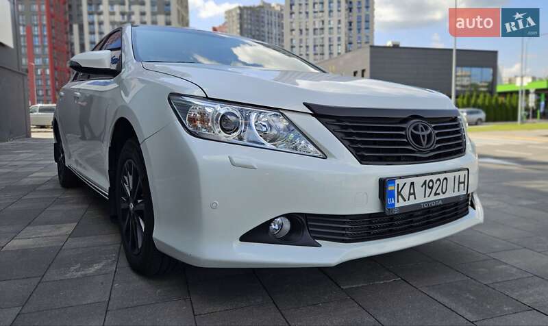 Седан Toyota Camry 2013 в Києві