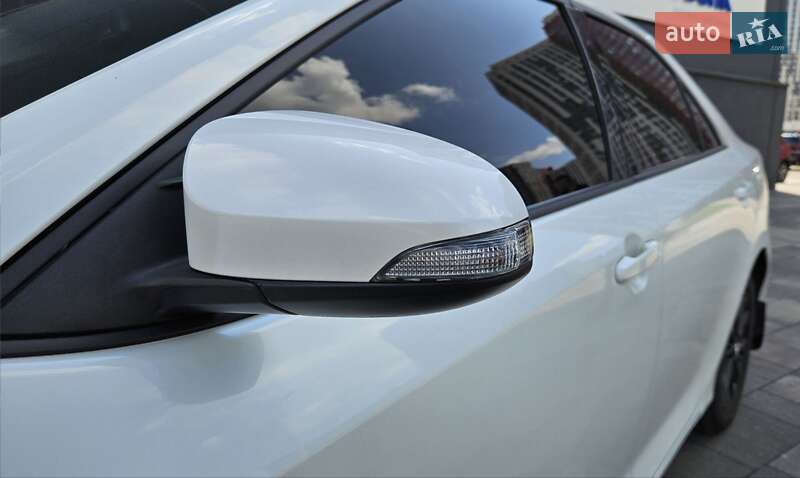 Седан Toyota Camry 2013 в Києві