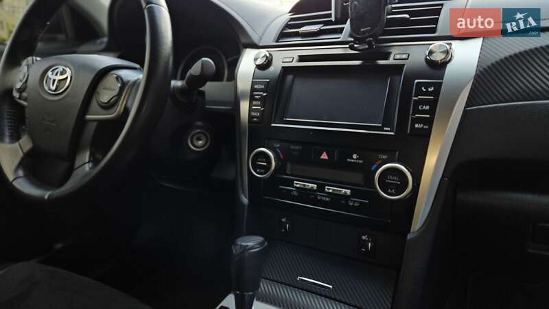 Седан Toyota Camry 2013 в Києві