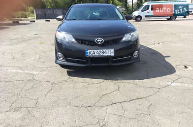 Седан Toyota Camry 2013 в Києві