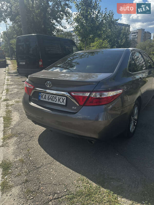 Седан Toyota Camry 2016 в Києві