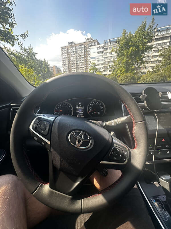 Седан Toyota Camry 2016 в Києві