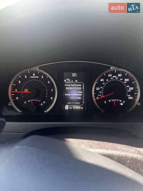 Седан Toyota Camry 2016 в Києві