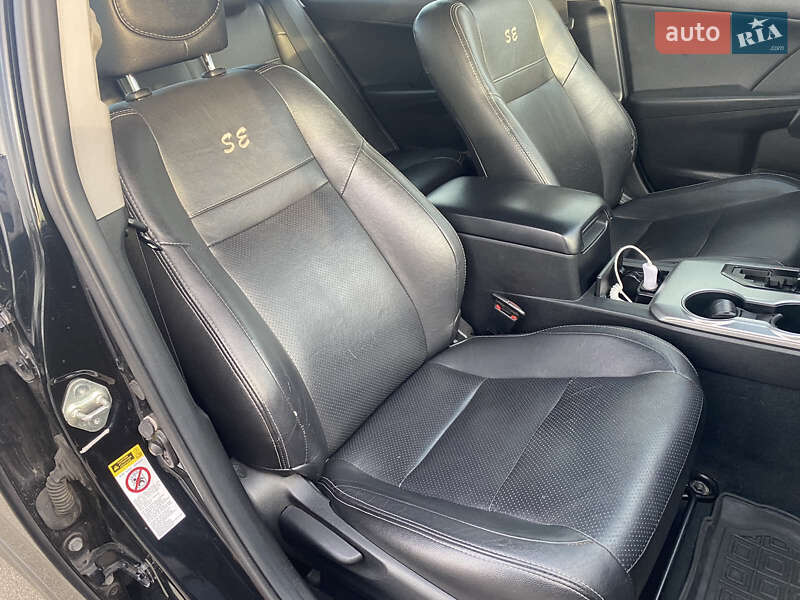 Седан Toyota Camry 2013 в Киеве