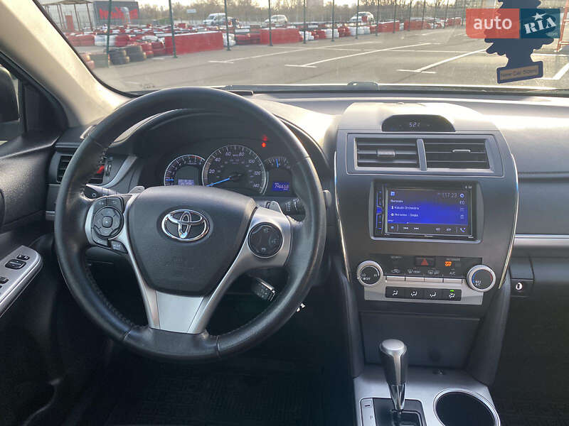 Седан Toyota Camry 2013 в Киеве