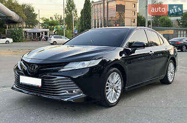 Седан Toyota Camry 2018 в Киеве