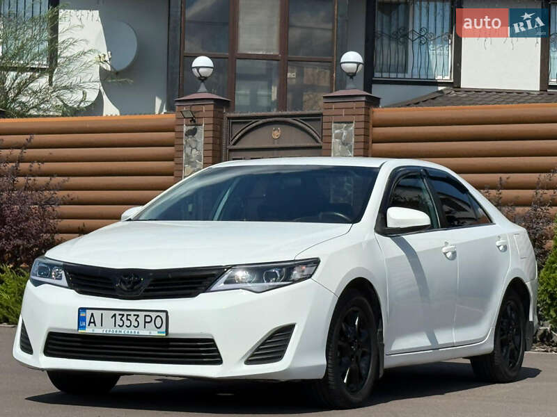 Седан Toyota Camry 2013 в Києві
