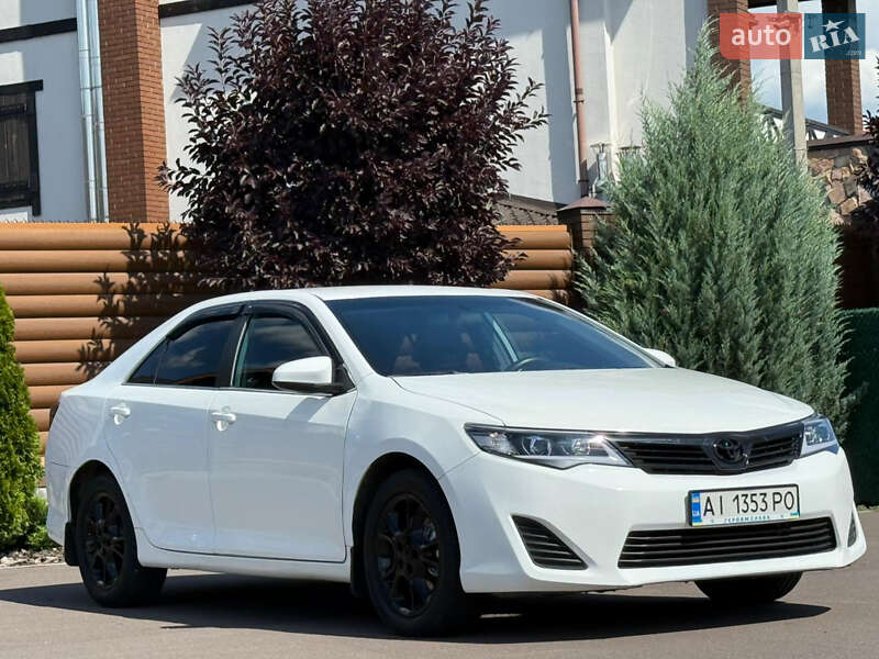 Седан Toyota Camry 2013 в Києві