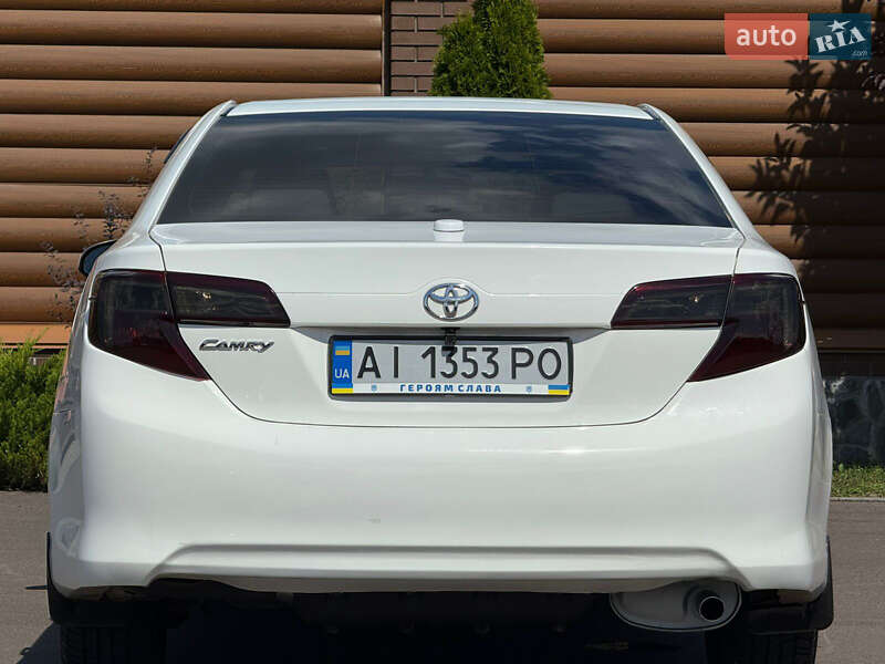 Седан Toyota Camry 2013 в Києві