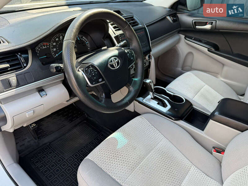 Седан Toyota Camry 2013 в Києві