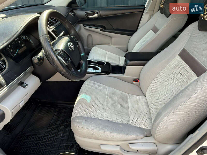 Седан Toyota Camry 2013 в Києві