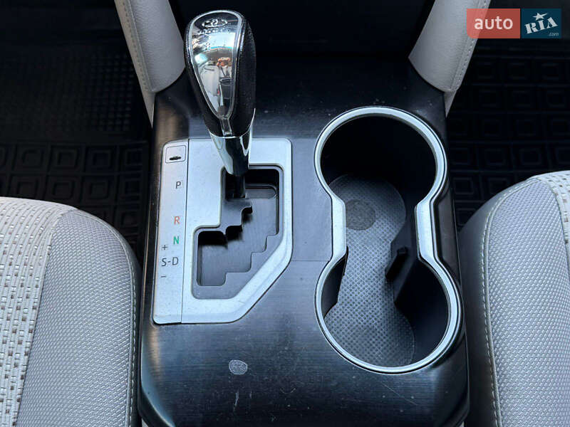 Седан Toyota Camry 2013 в Києві