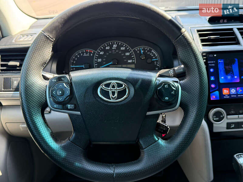Седан Toyota Camry 2013 в Києві