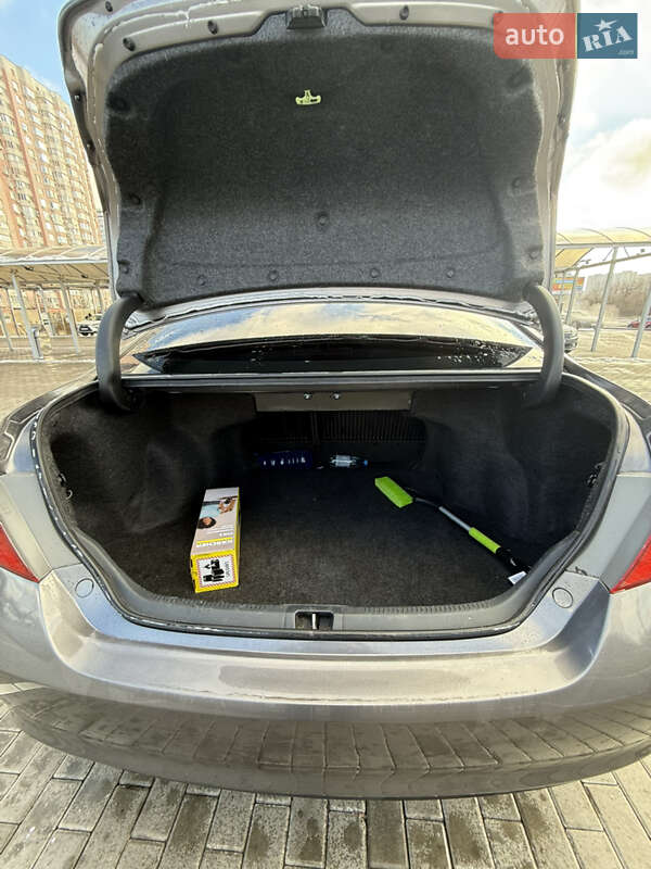 Седан Toyota Camry 2016 в Киеве фото 6 Седан Toyota Camry 2016 в Киеве