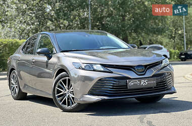Седан Toyota Camry 2020 в Києві