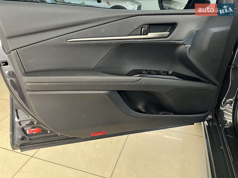 Седан Toyota Camry 2024 в Одесі