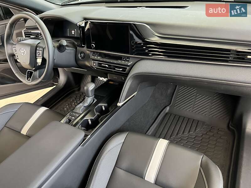 Седан Toyota Camry 2024 в Одесі